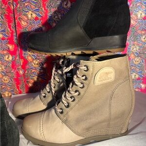 Sorel Wedge Boots *2 Pairs *10 Beige *9.5 Black